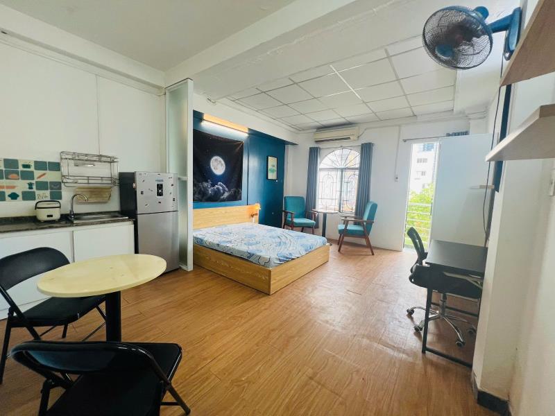 Studio full nội thất - ban công lớn - máy giặt riêng - ngay phố ẩm thực người nhật