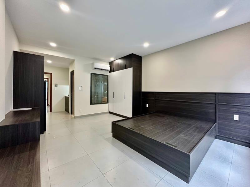 Cho thuê studio ban công 40m2 ngay ngã tư hàng xanh - trường đại học hutech - ngoại thương - ga metro tân cảng - 4