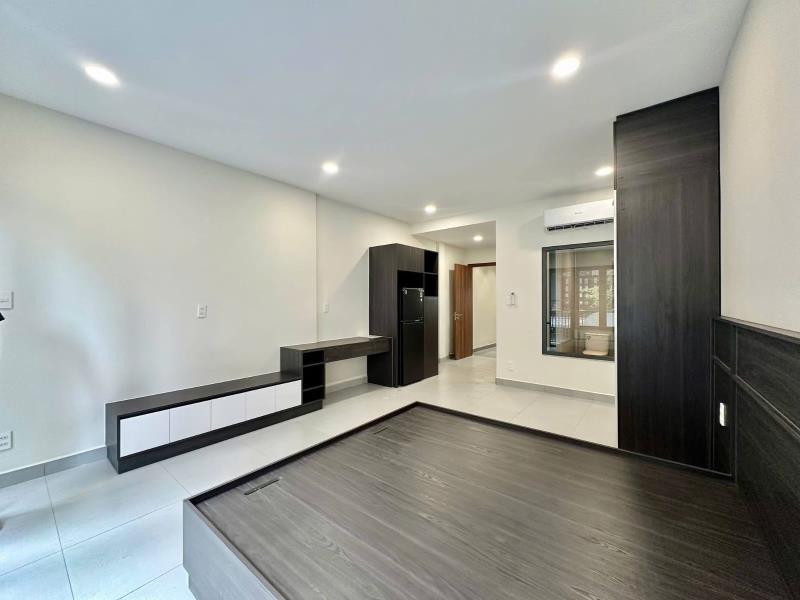 Cho thuê studio ban công 40m2 ngay ngã tư hàng xanh - trường đại học hutech - ngoại thương - ga metro tân cảng - 3