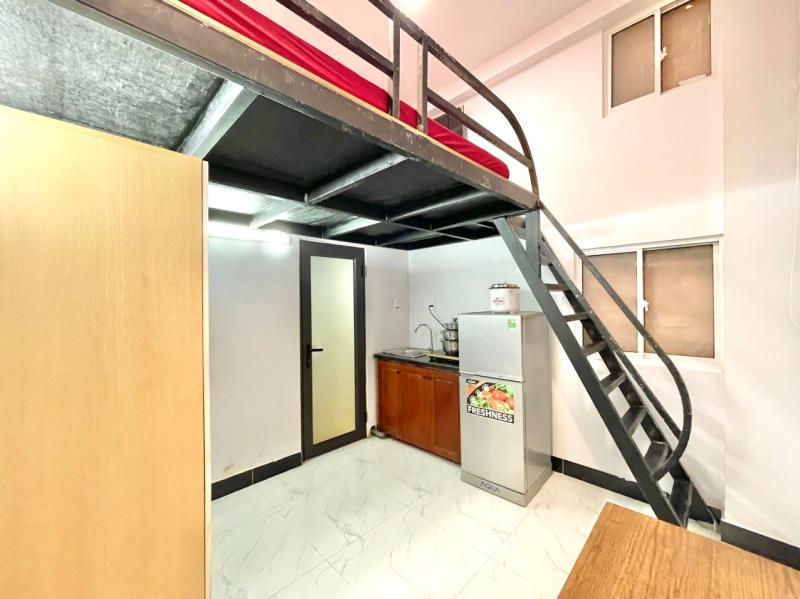 Gác lửng ngay phố ẩm thực phan xích long -bệnh viện hoàn mỹ