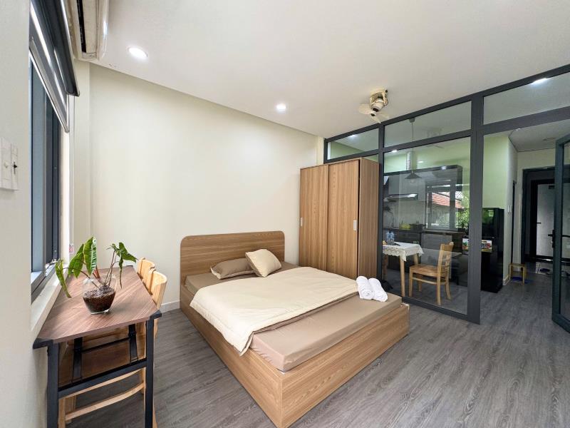 Cho thuê 1pn ban công 40m2 có máy giặt riêng - ngay vòng xoay dân chủ - ga sài gòn - công viên tao đàn - 2
