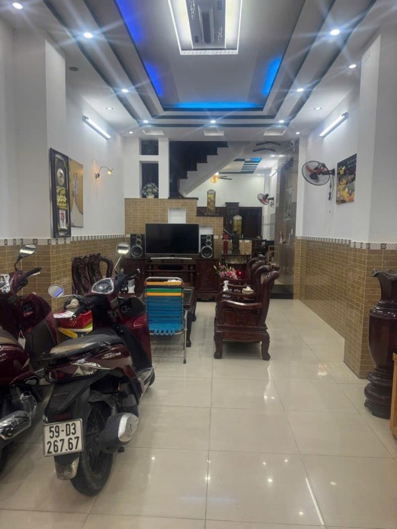 Hxh 8m gò dầu, 80m2, 4x20, 3 tầng, 5pn, nhà đẹp ở ngay, chỉ 10.3 tỷ tl