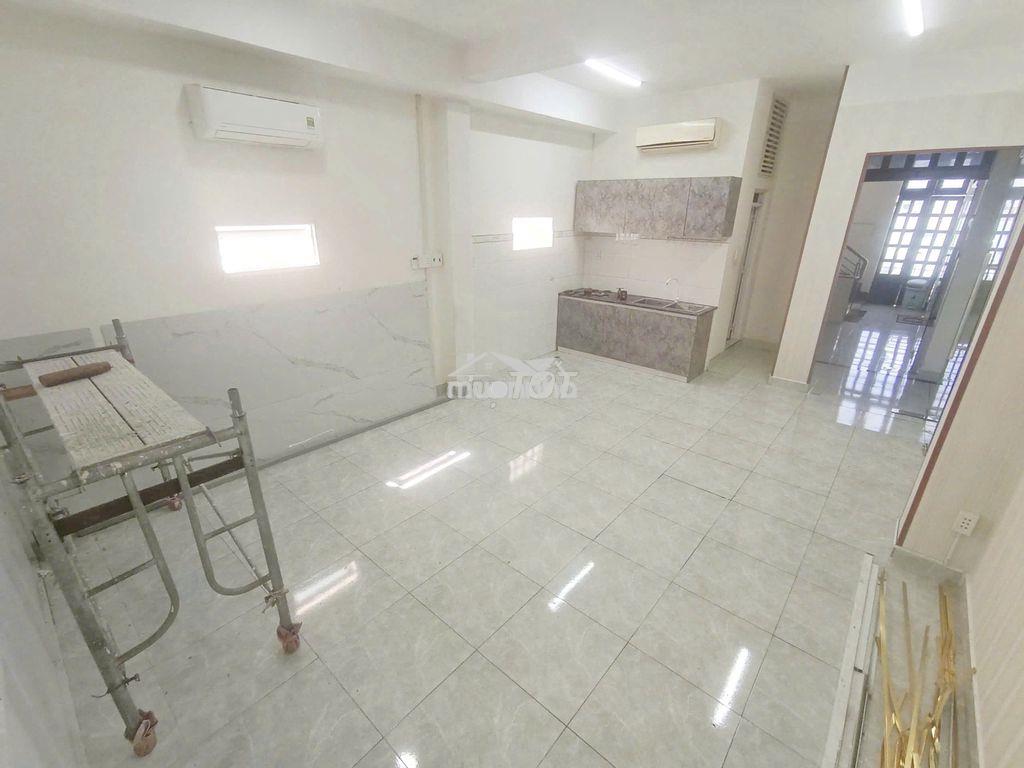 Văn phòng cho thuê mặt tiền đường cộng hòa gần etown đối diện sân bay - 3