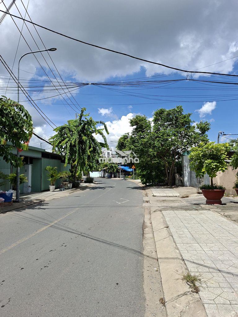 Đất 6 x 22 = 125m. trục lý thường kiệt - lê lợi thị trấn hóc môn 3,9t - 2