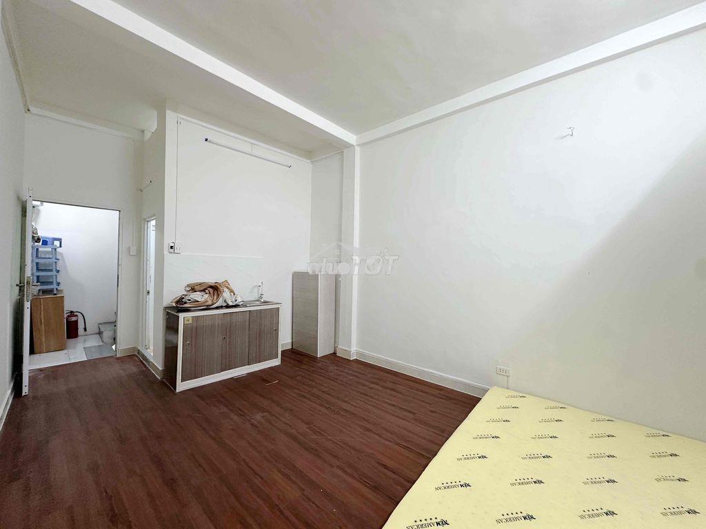 Studio full nt 30m2 | ban công | gần ueh q10 cách 1km | 3 phút đi xe - Ảnh 2