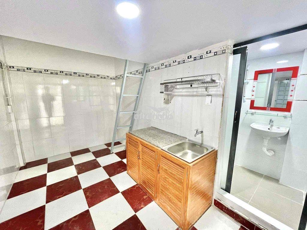 🔥Phòng gác cao 2m sẵn máy lạnh_thang máy_cách đh tài chính mkt 1,5km - Ảnh 2