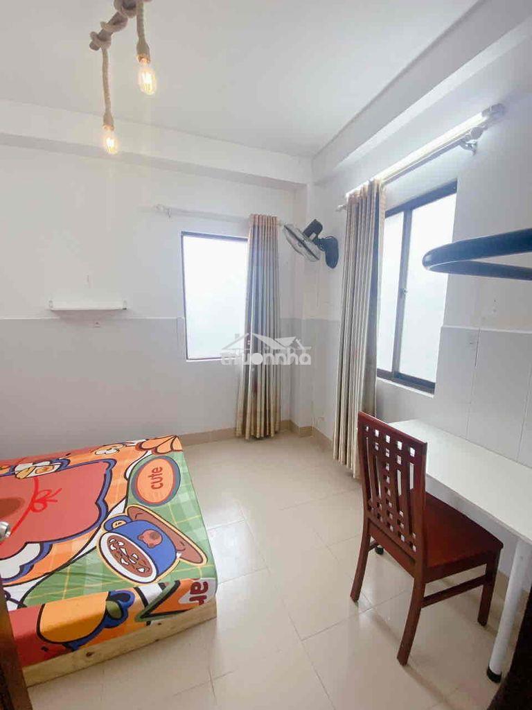 Phòng cửa sổ trời quận 1
