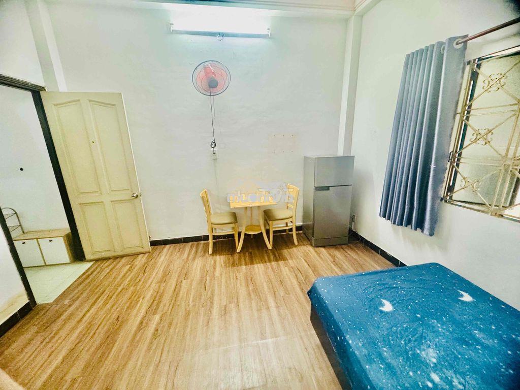 Phòng cửa sổ lớn 25m2 lầu1, mặt tiền, bếp riêng, cv hvt sânbay tsn - Ảnh 2