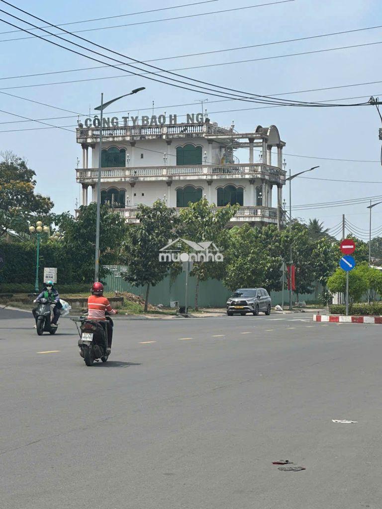 Cho thuê nhà 3 tầng  mặt tiền tạ quang bửu, giá thuê 40tr/tháng