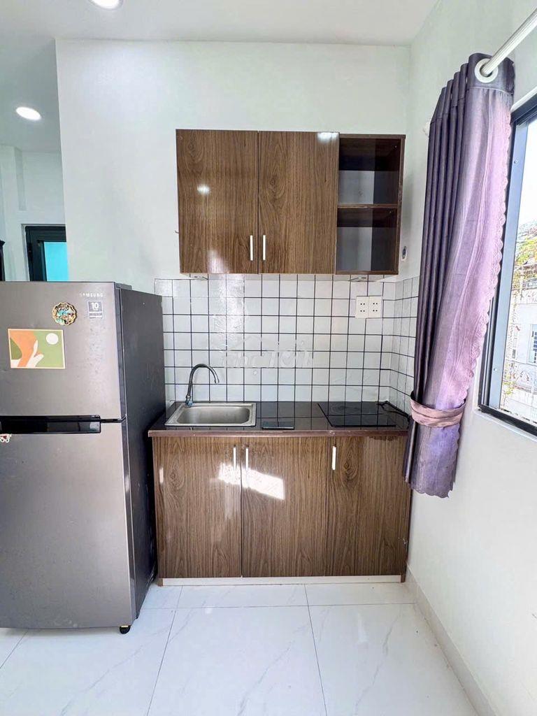 Phòng đẹp ban công, trung tâm, máy giặt riêng - Ảnh 4