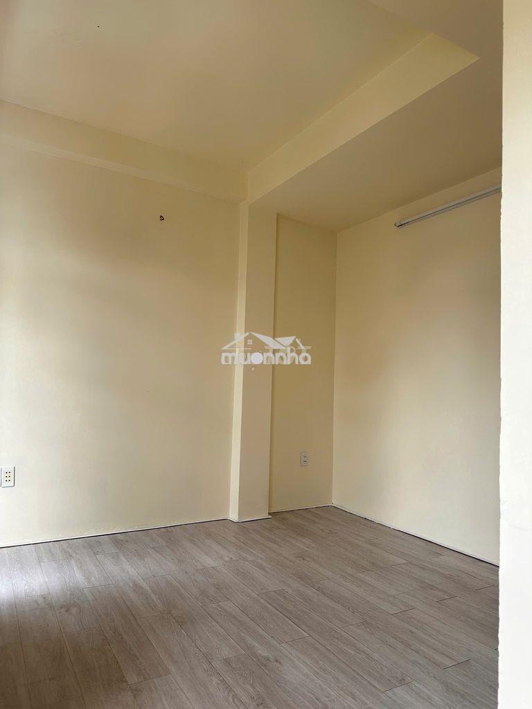 Phòng mới cửa sổ to, cửa ban công to ngập sáng bao điện nước - 3