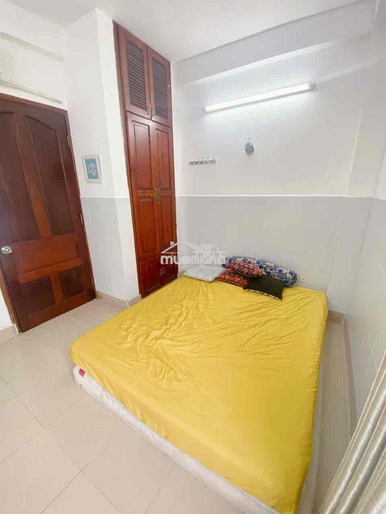Phòng cửa sổ trời giá rẻ - 3