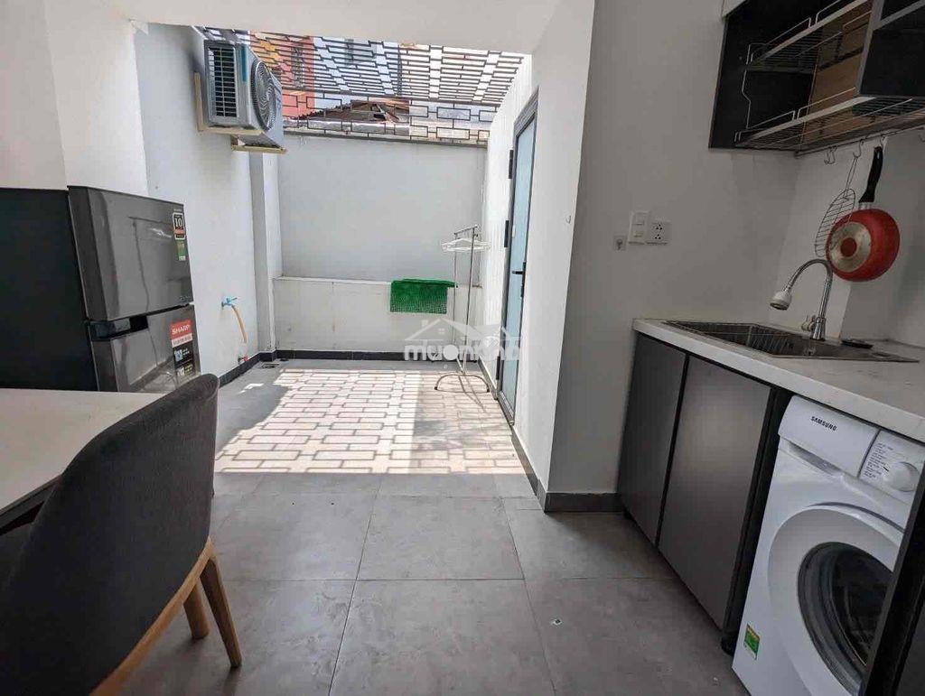 Căn hộ sân vườn có giếng trời tách bếp rộng thông thoáng - Ảnh 4