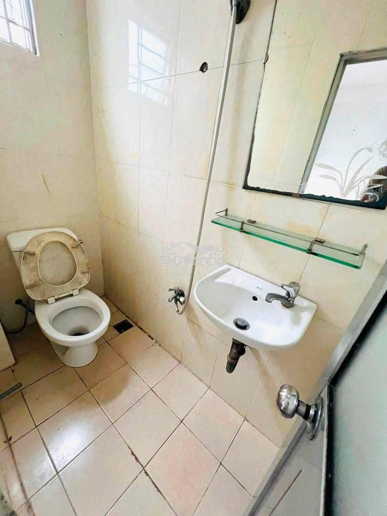 Cho thuê nhà góc 2 mặt hẻm tô hiến thành, q.10 - 21 phòng - 3