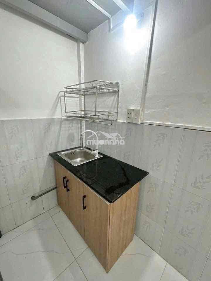 Khai trương nhà mới 80 phòng ngay chợ - Ảnh 2