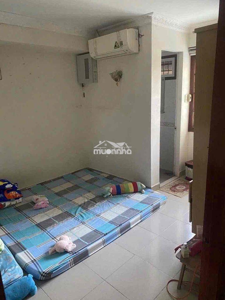 Nhà mặt tiền 2pn, sân rộng rãi mát mẻ - 4