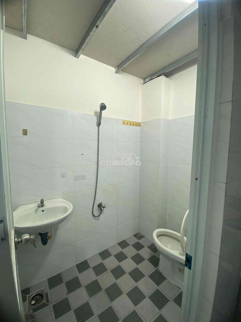 Nhà 2pn đối diện dh nguyễn tất thành cho thuê - Ảnh 3