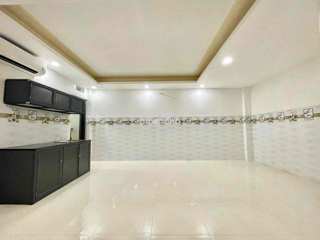 Studio siêu bự ngay ngã tư ga - Ảnh 3