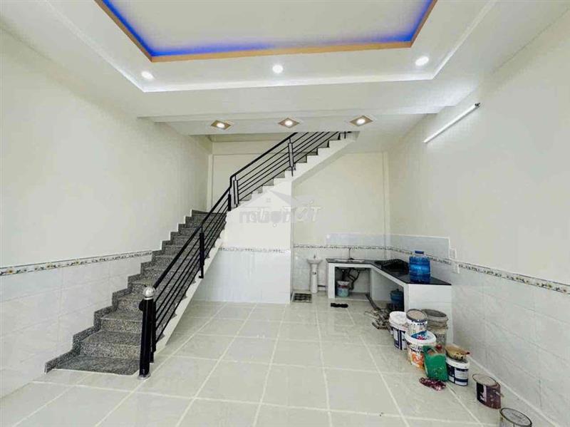 Nhà gần chợ cầu đồng. trệt lầu 2pn 2wc. đường thông