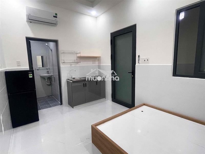 Phòng studio full nội thất thang máy