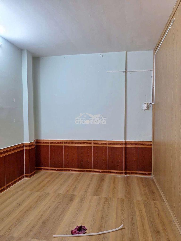 🏠🏠 Cho thuê nhà hẻm bg đường lê hồng phong, p2, q5
- dt 5m×8m - 3