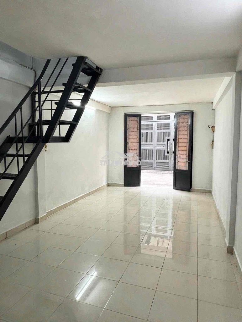Nhà nguyên căn 1 trệt 2 lầu 3, 4 phòng ngủ ngay bà hom - 3