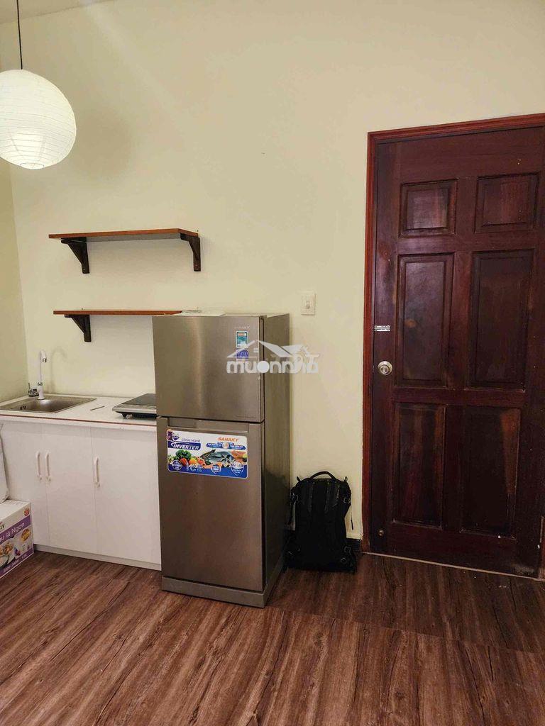 Phòng 28m2 ở ngã tư hàng xanh