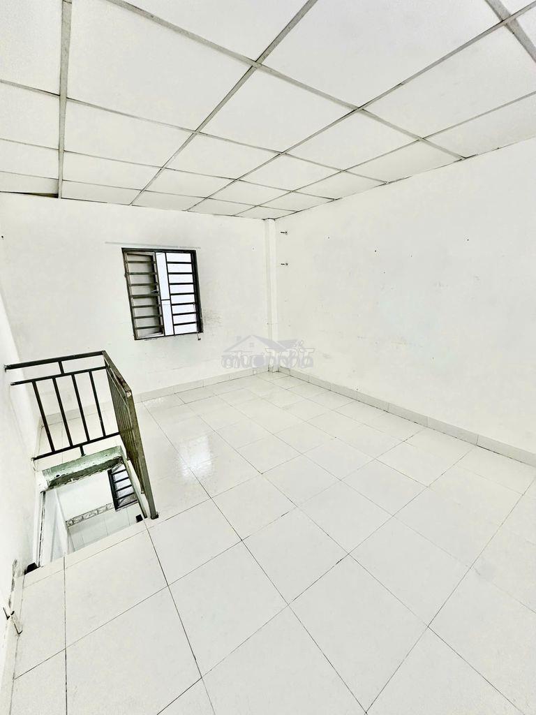 Phòng trọ sau lưng trường ntt - Ảnh 3