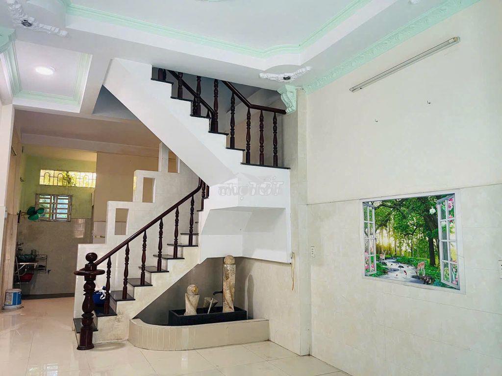 Cho thuê nhà hẻm 536/2 bâu cơ - dt 4 x 17 đúc 1 lầu : 2 pn , 2 wc - 2