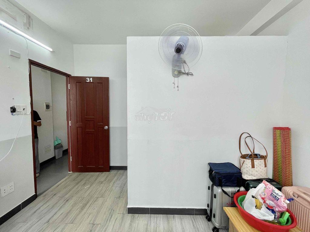 Cho thuê phòng cửa sổ lớn thoáng và thang máy ngay gần đại học kinh tế - Ảnh 4