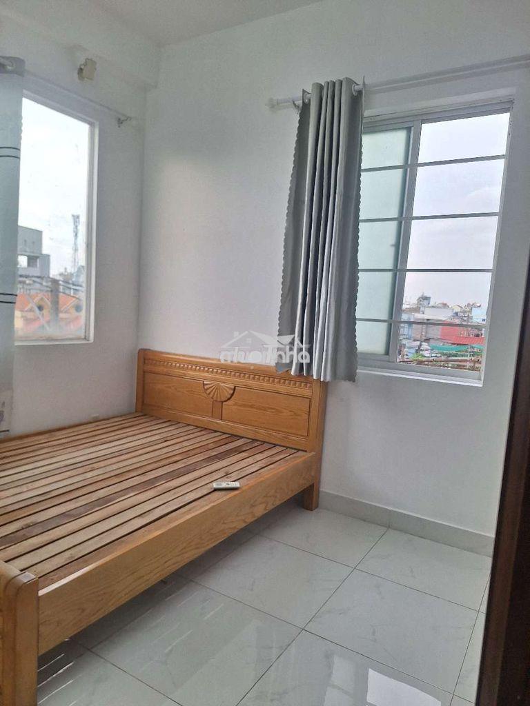 Căn lầu 2 đầy đủ nội thấc có cửa sổ và ban công - Ảnh 3