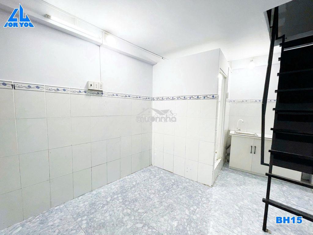 Nhà nguyên căn 3 lầu - 2wc -  có lối đi riêng gần chợ bình thành - Ảnh 2