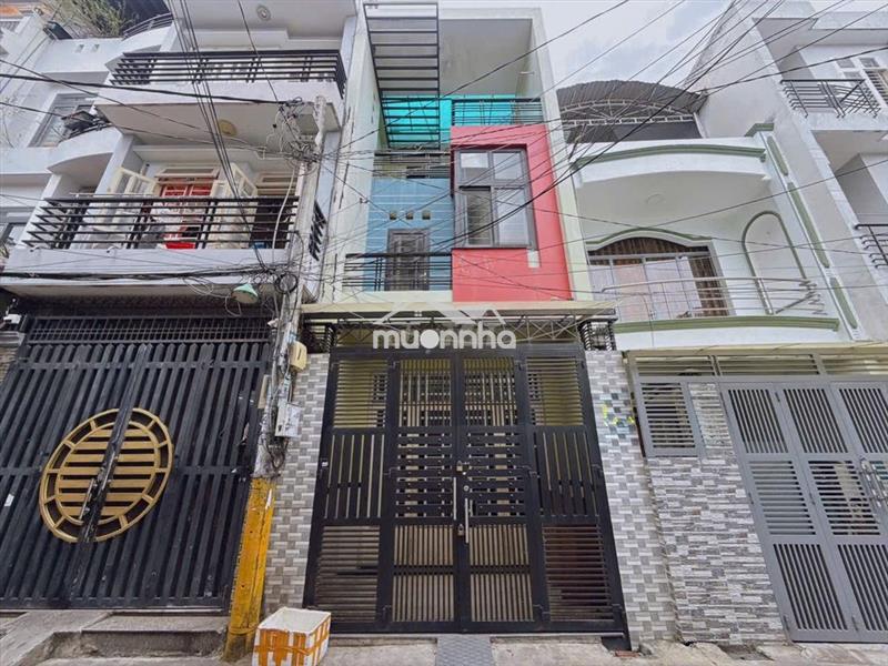 Cho thuê nhà đường tân sơn nhì : 4 x 15 m đúc 3 tấm : 4 pn , 3 wc đẹp 