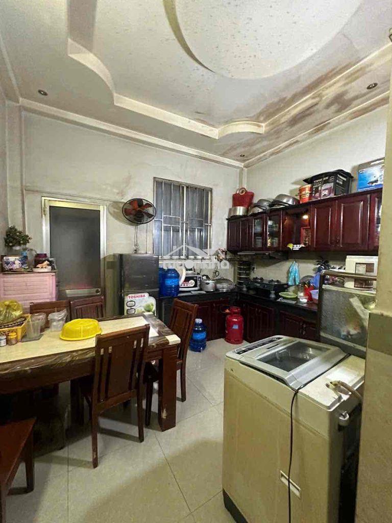 Đường 8m khu p. bình phú q6 dt: 4x 12m .... trệt 2 lầu btct  zin chính
