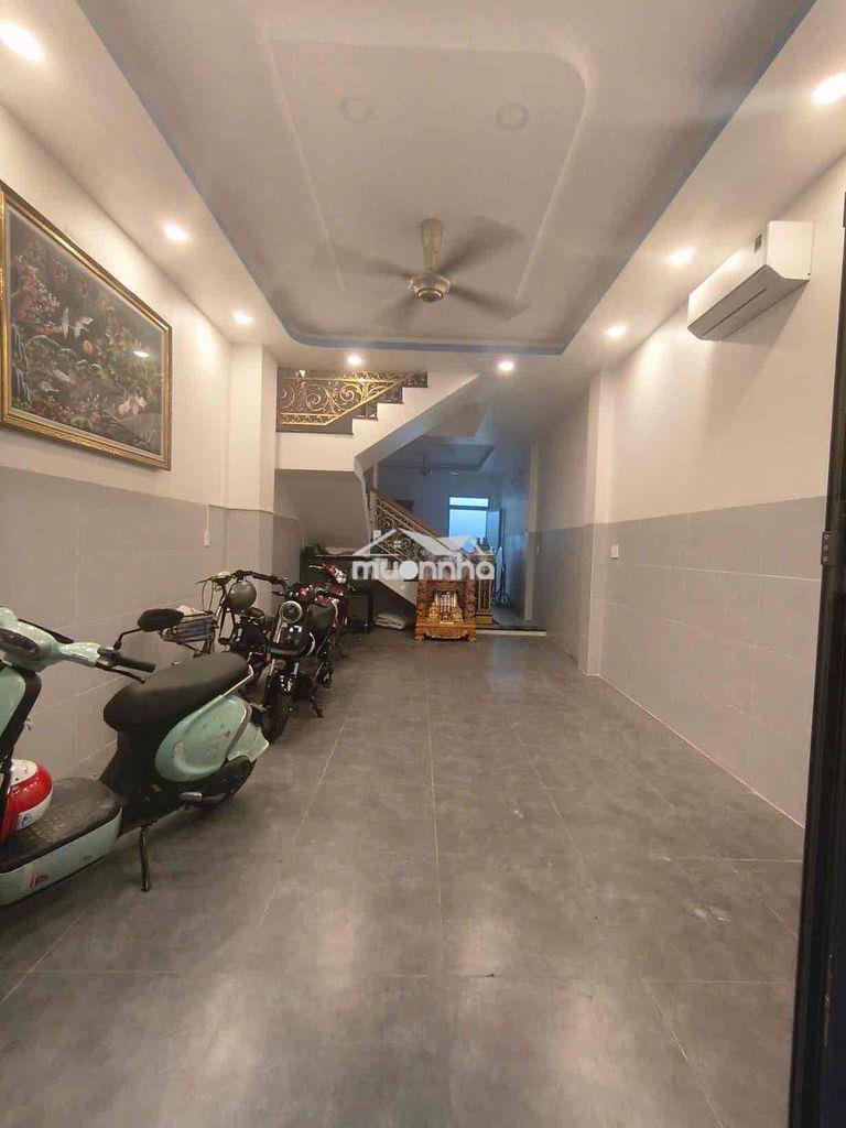 Nhà mới xây chưa ai ở gần vincom - ngã 4 thủ đức - 3lầu 4pn 5wc - 2