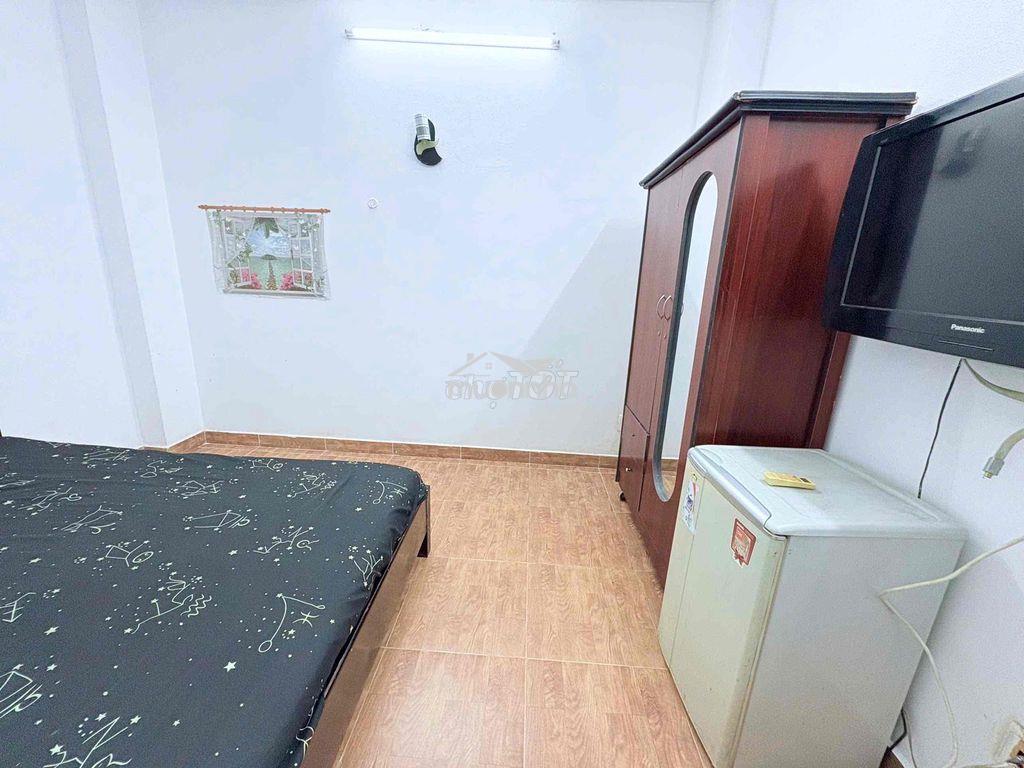 Phòng trống sẵn có nội thất thang máy cô giang quận 1 - 3