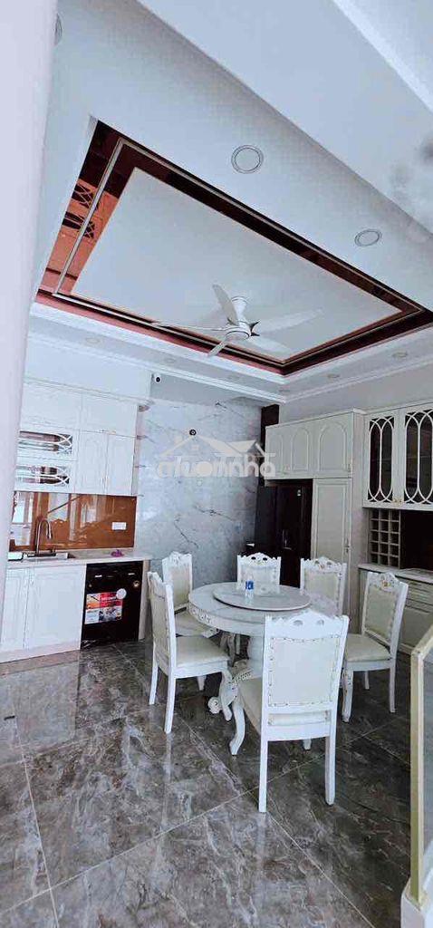 Toà nhà 6 tầng mặt tiền hai bà trưng, dt 5x18,5m, ngay go dĩ an ql 1k - 3