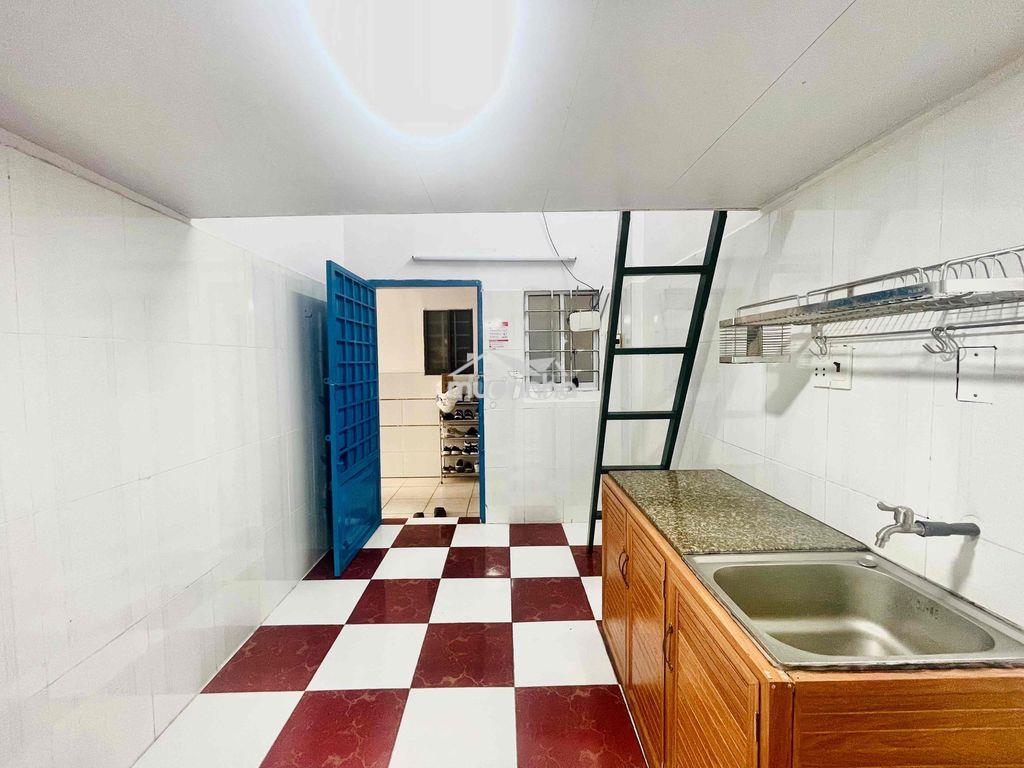 🔥Phòng trọ gác cao 2m_sẵn máy lạnh_thang máy_cạnh công viên gia định - Ảnh 2