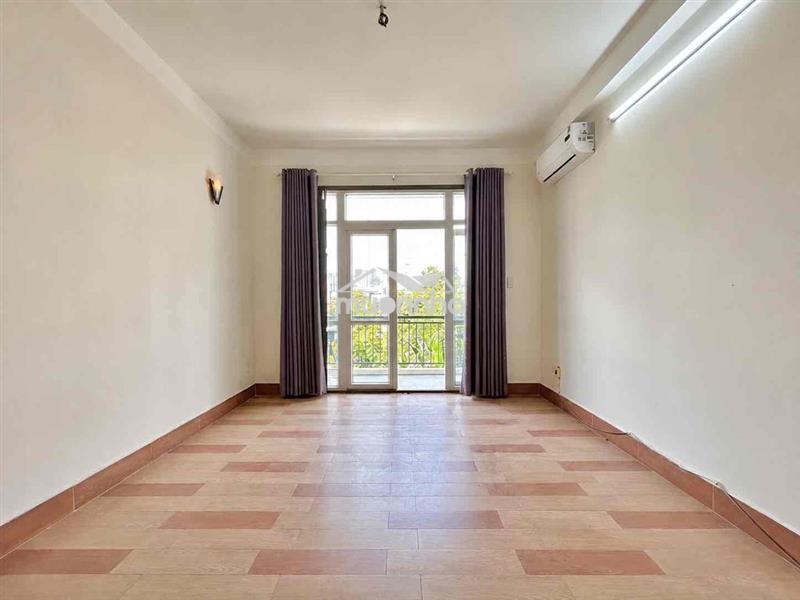 Phòng mới xây có ban công riêng trung tâm thủ đức