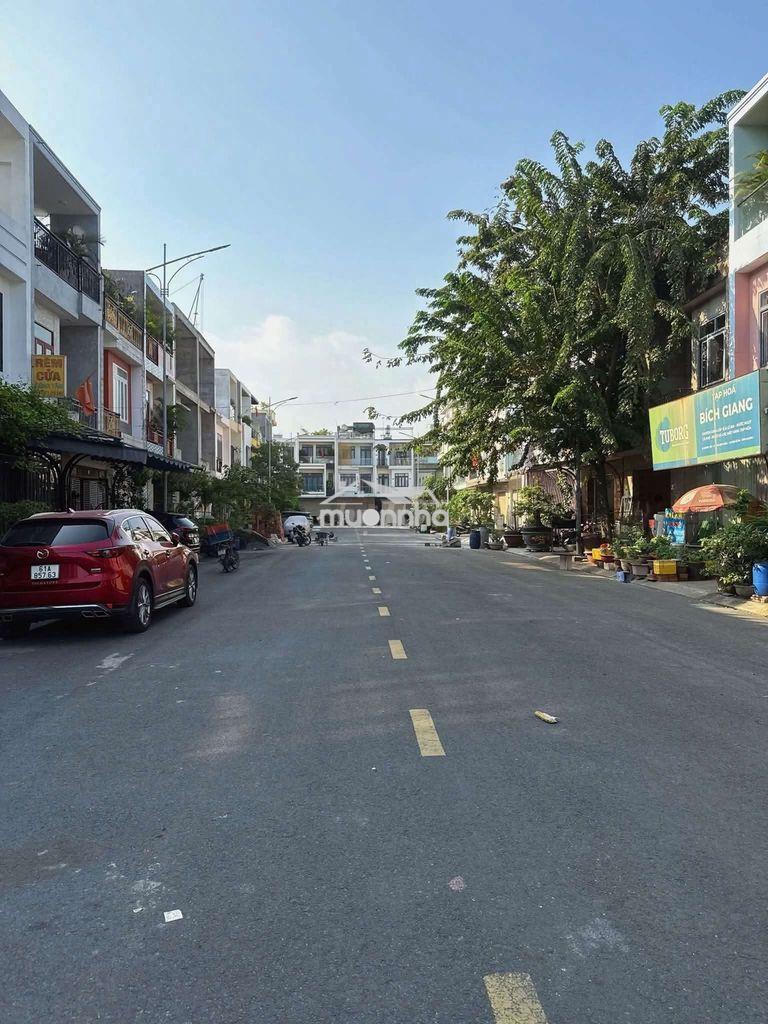 Nhà lầu gần ngã tư 550 giá 7 triệu 500 - 2