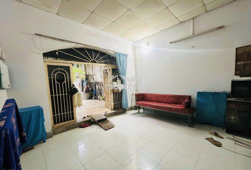 Hàng hiếm 5,45 tỷ - gần 100m2 - ngang 4m - xe hơi nhỏ đậu trong sân - 2