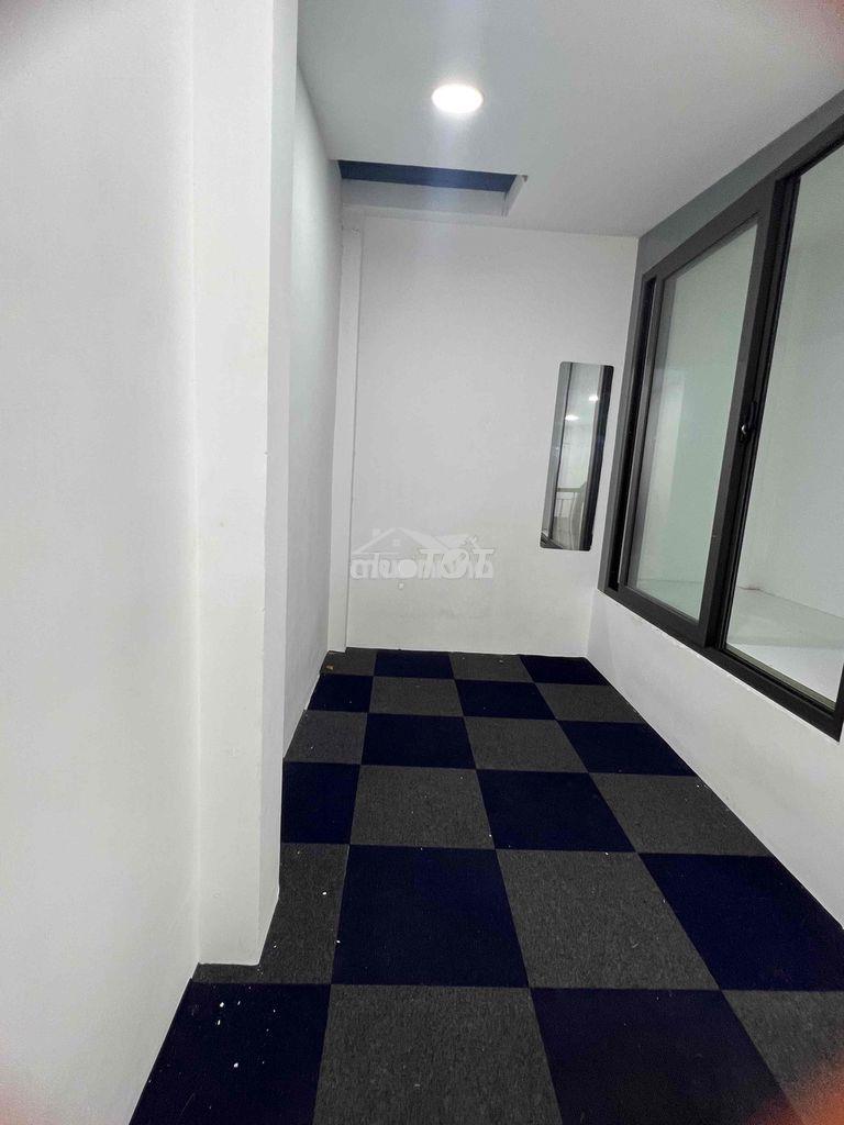 Nhà mặt tiền thụt khu chợ vật liệu giày dép