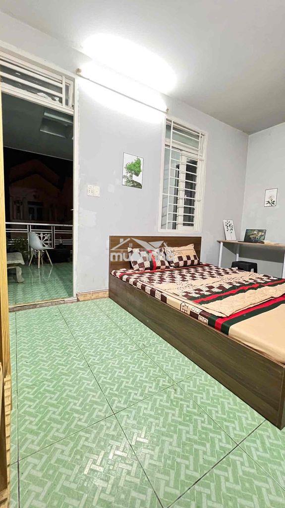 Chính chủ cho thuê phòng ban công tách bếp đầy đủ nội thất cao cấp