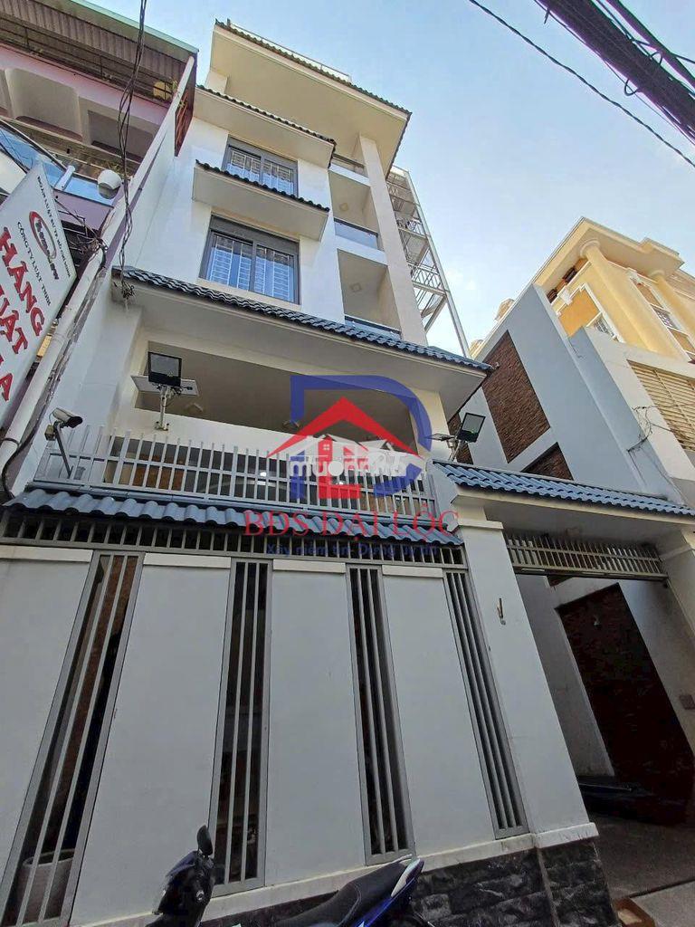 Nhà nguyên căn mt giải phóng_ 6x20m_ trệt 3 lầu_ sẵn máy lạnh.