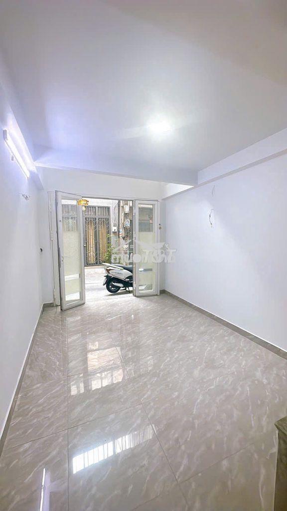 Bạn tìm nhà nguyên căn quận 4 khoảng 11 triệu, 2 phòng ngủ - 2