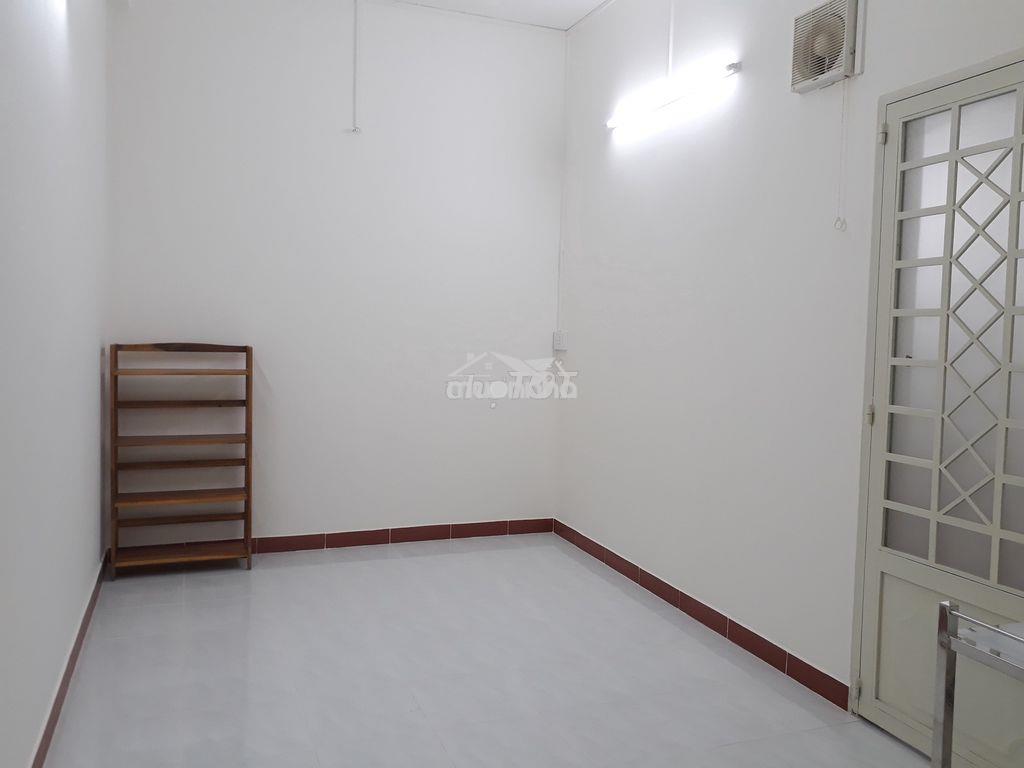 Phòng ngay tt q3.sạch sẽ, an ninh.có lối đi riêng, toilet trong phòng. - Ảnh 2