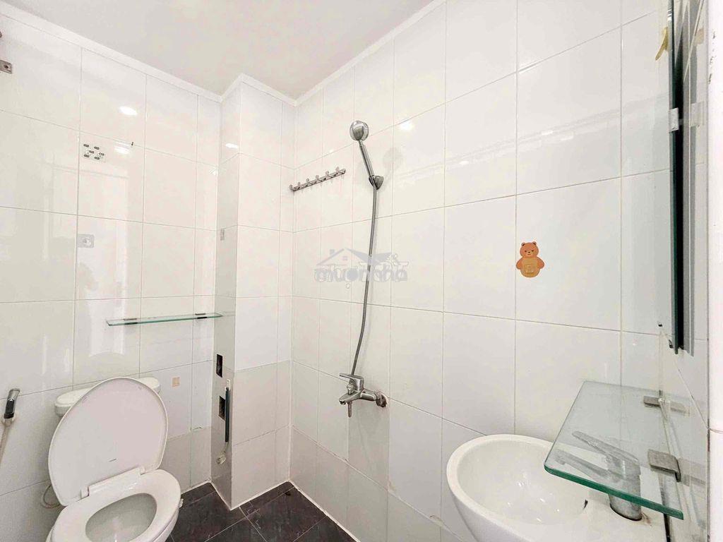 Cho thuê trọ cửa sổ 20m2 tách bếp giá rẻ ngay tân định quận 1 - Ảnh 3
