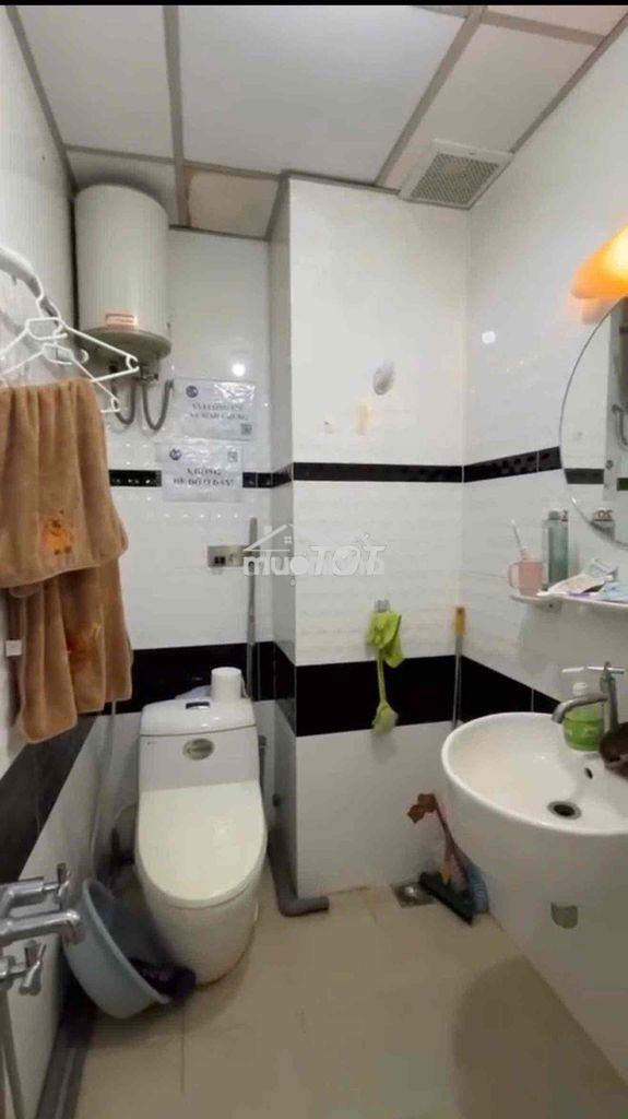Mình cần pass phòng gấp vì có việc phải về quê . giá 4,2tr - 3