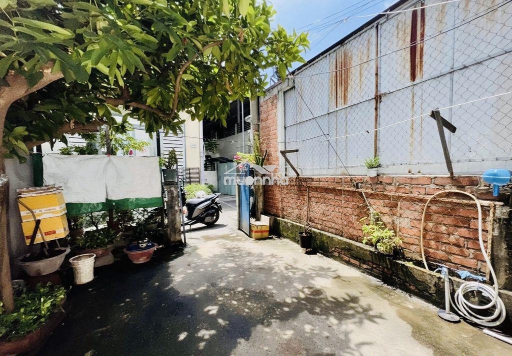 Hàng hiếm 5,45 tỷ - gần 100m2 - ngang 4m - xe hơi nhỏ đậu trong sân - 3