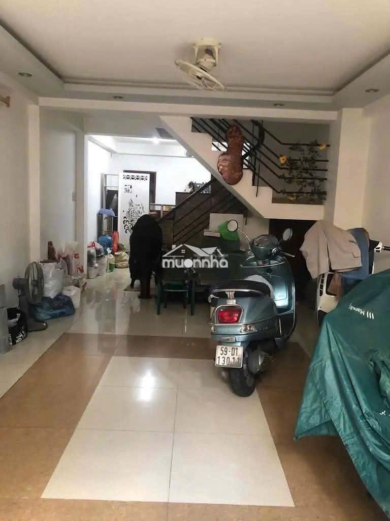 Cho thuê nhà ngay bên hông trương dhcn dt 4 x 15 m : 4 pn, 4 wc - 2